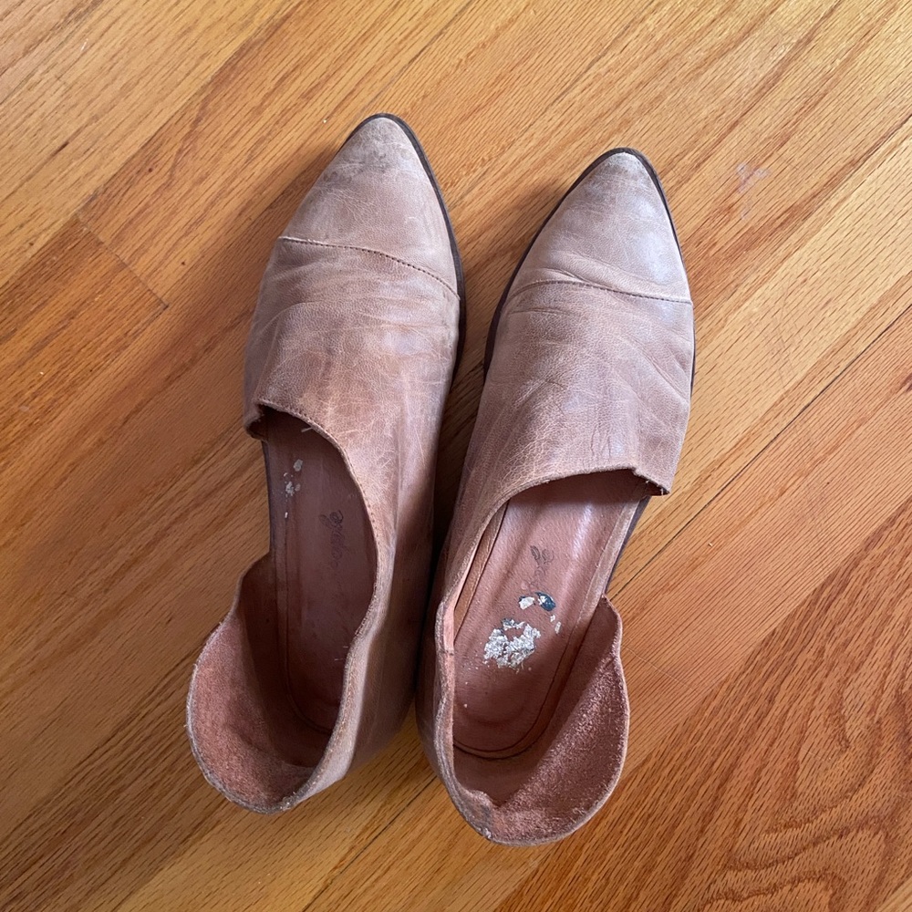Free people leather pointed toe asymmetrical flats Womens US 8